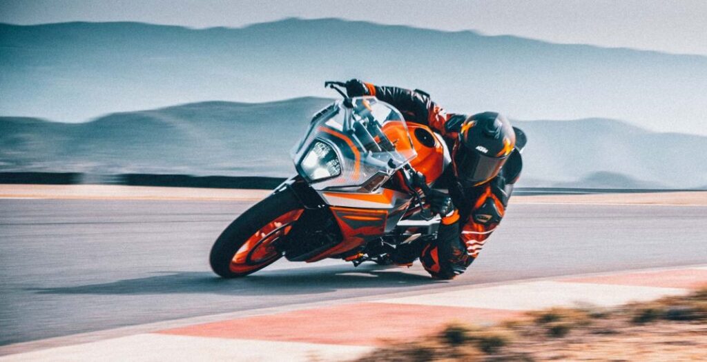 6 New Bikes and Scooters Set to Launch This Festive Season in India 5 2022 KTM RC200 1068x548 1