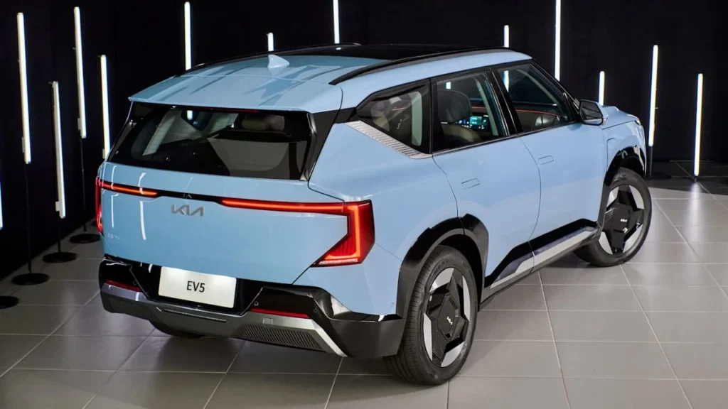 Kia EV5 2025 Launched: Compact Electric SUV with Futuristic Design, Long Range & Eco-Friendly Performance 2 Kia EV5 2025